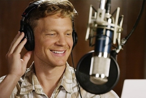 hiw-voice--guy-mic-068151-edited-571677-edited-922266-edited.jpg hiw-voice--guy-mic-068151-edited-571677-edited-922266-edited.jpg